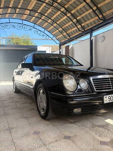 Mercedes E 240-5
