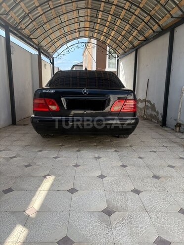 Mercedes E 240-2