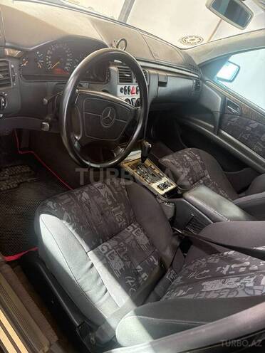 Mercedes E 240-8