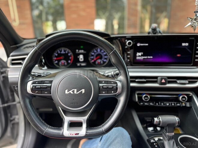 Kia K5-4