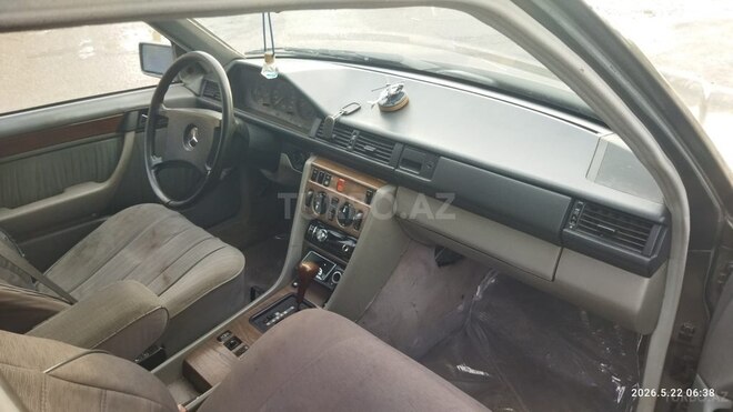 Mercedes 260 E-8