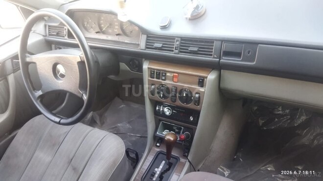 Mercedes 260 E-9