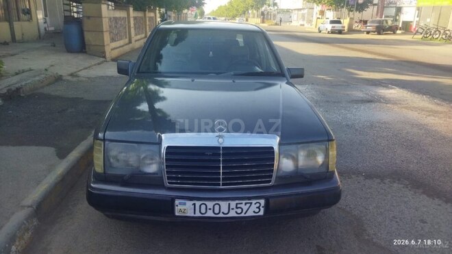 Mercedes 260 E-1