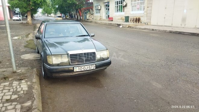 Mercedes 260 E-12