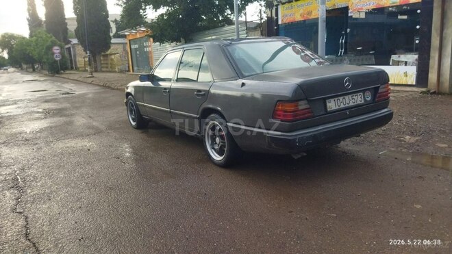 Mercedes 260 E-6