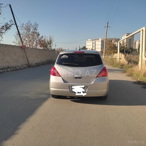 Nissan Tiida-12
