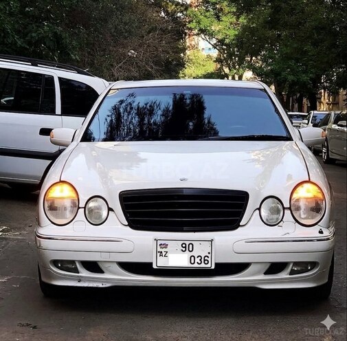 Mercedes E 240-1