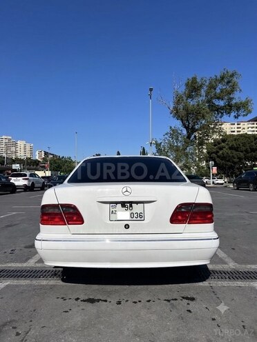 Mercedes E 240-2