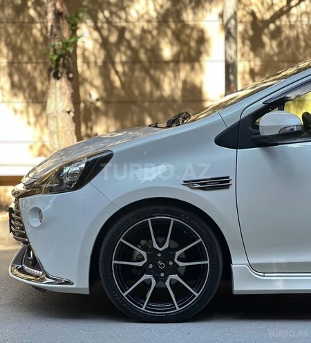Toyota Aqua-3