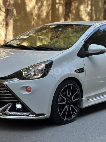 Toyota Aqua-4
