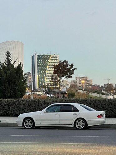 Mercedes E 240-3