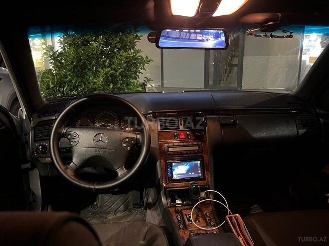 Mercedes E 240-4