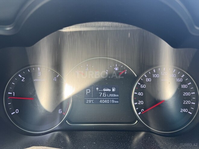 Kia Carens-13
