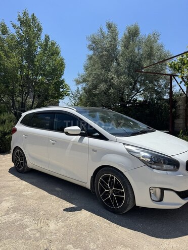 Kia Carens-3