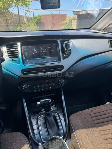 Kia Carens-12