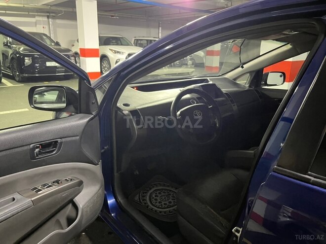 Toyota Prius-5