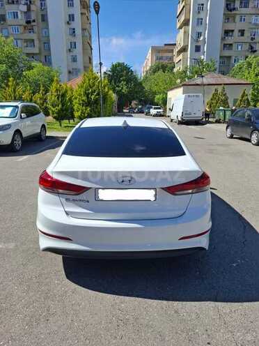 Hyundai Elantra-2