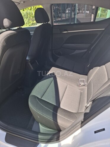 Hyundai Elantra-7