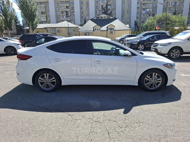 Hyundai Elantra-4