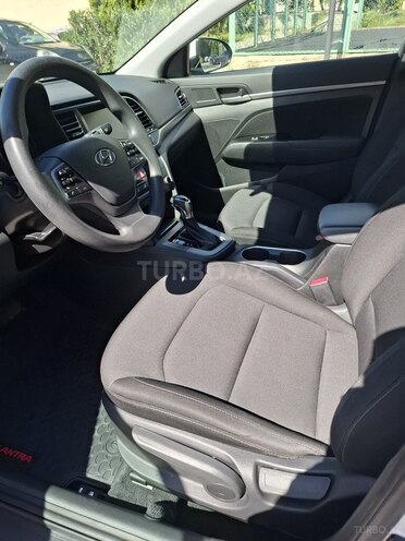 Hyundai Elantra-6