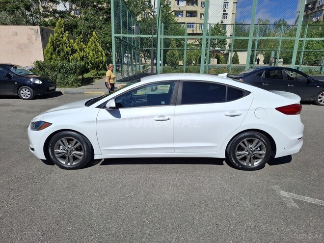 Hyundai Elantra-3