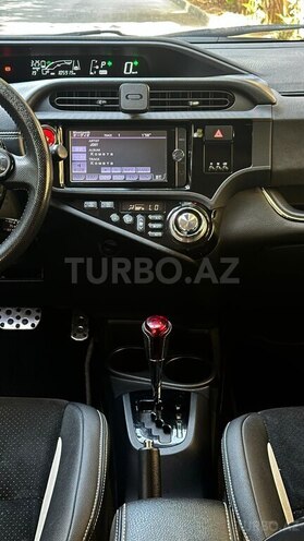 Toyota Aqua-15