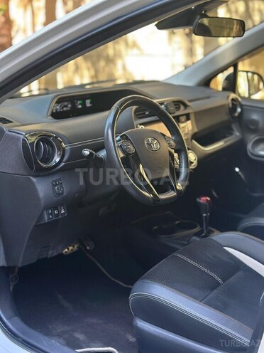 Toyota Aqua-19