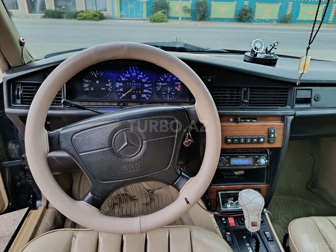 Mercedes 190-8