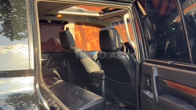 Mitsubishi Pajero-7