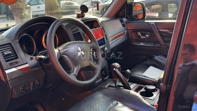 Mitsubishi Pajero-8