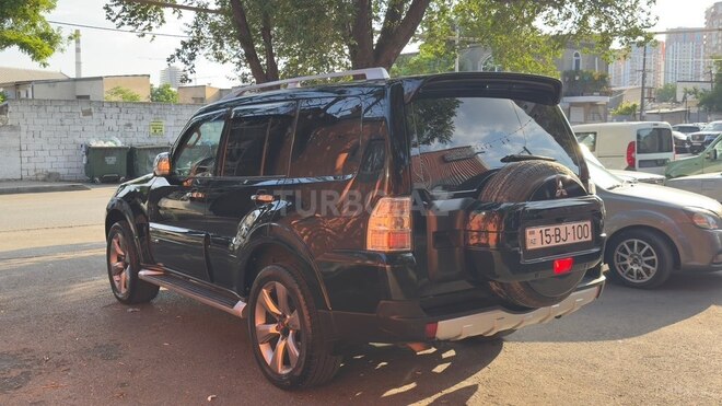 Mitsubishi Pajero-5