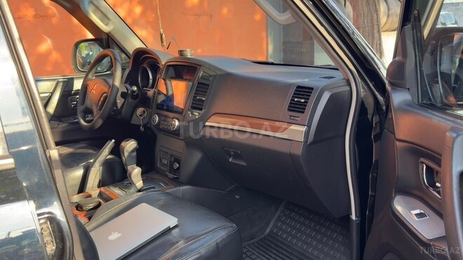 Mitsubishi Pajero-6