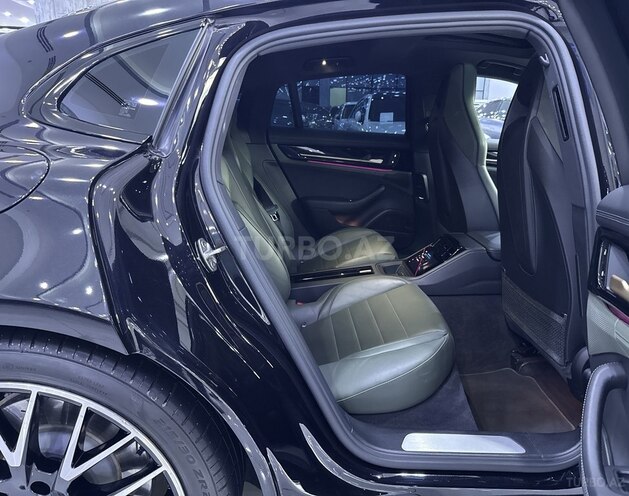 Porsche Panamera 4 E-Hybrid-13