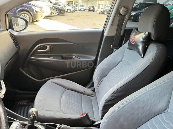Kia Rio-13