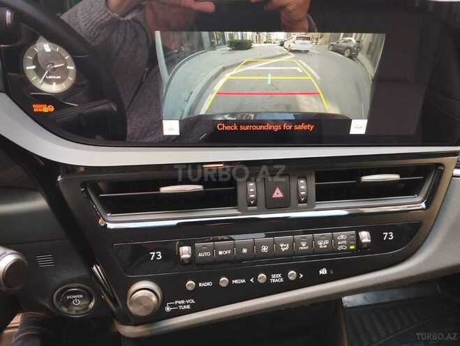 Lexus ES 300h-11