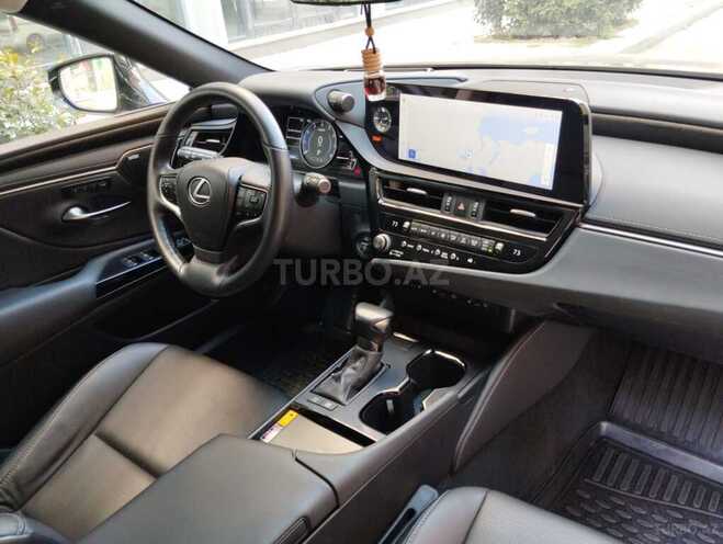 Lexus ES 300h-12