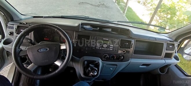 Ford Transit-4
