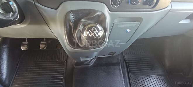 Ford Transit-12