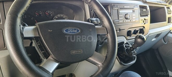 Ford Transit-11