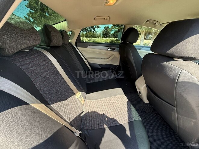 Hyundai Sonata-14