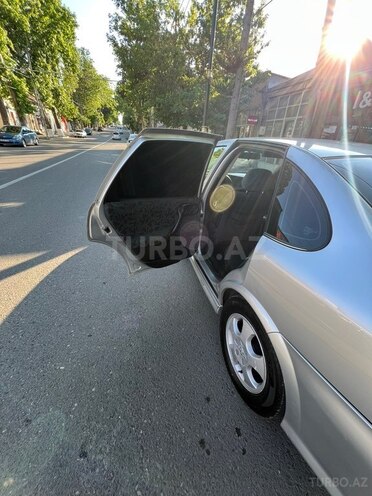 Opel Vectra-9