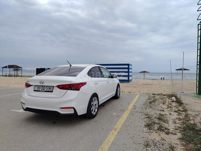 Hyundai Accent-7