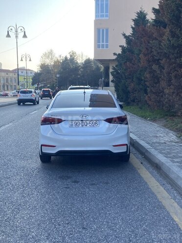 Hyundai Accent-8