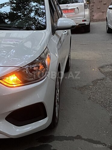 Hyundai Accent-11