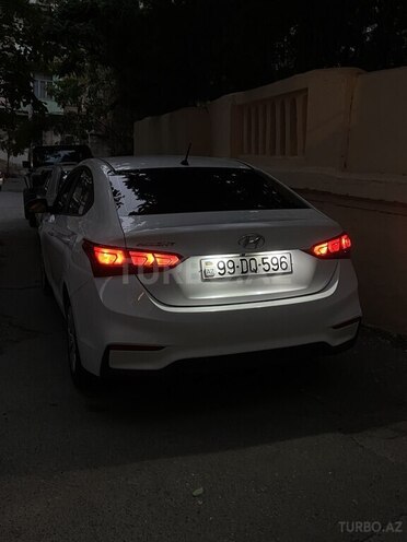 Hyundai Accent-13