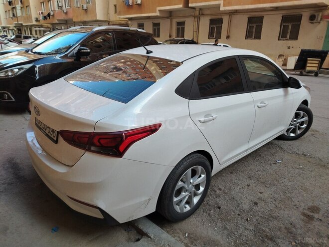 Hyundai Accent-14