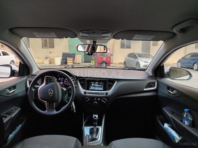 Hyundai Accent-3