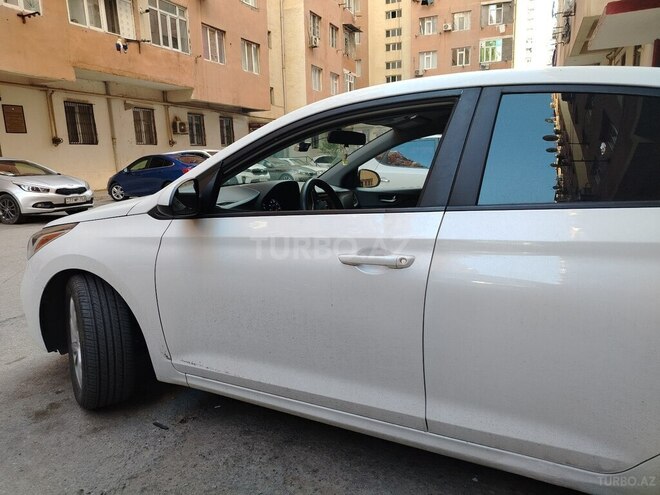 Hyundai Accent-6