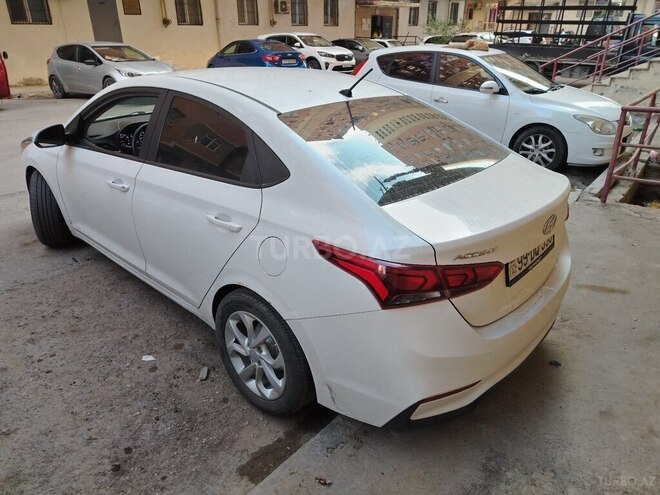Hyundai Accent-15