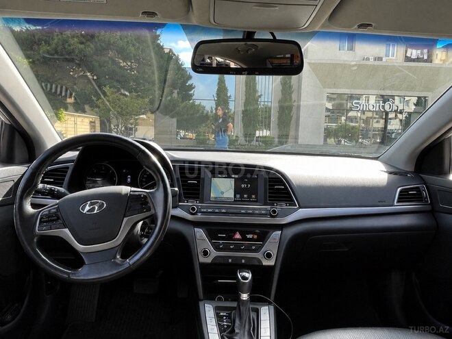 Hyundai Avante-5